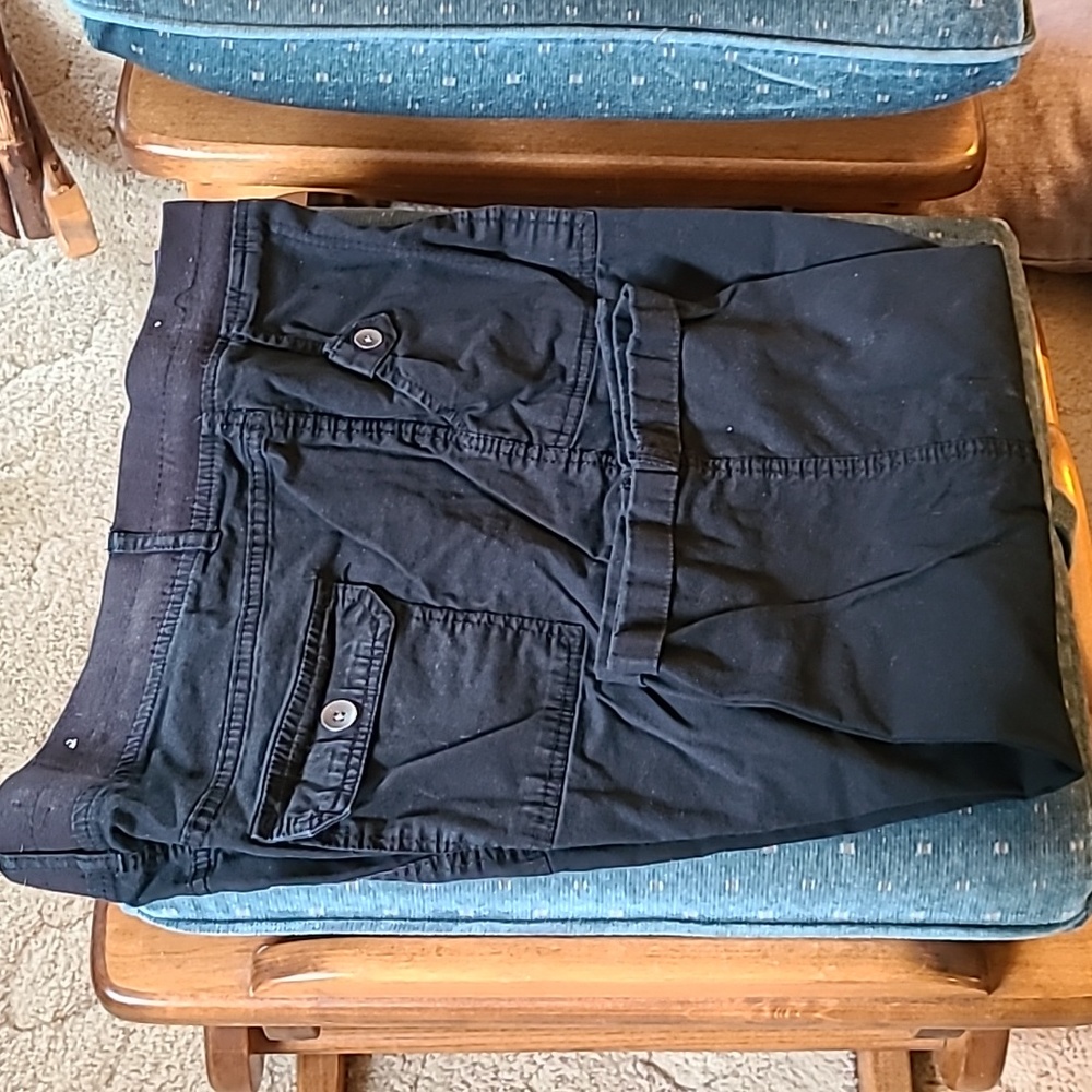 Black capris